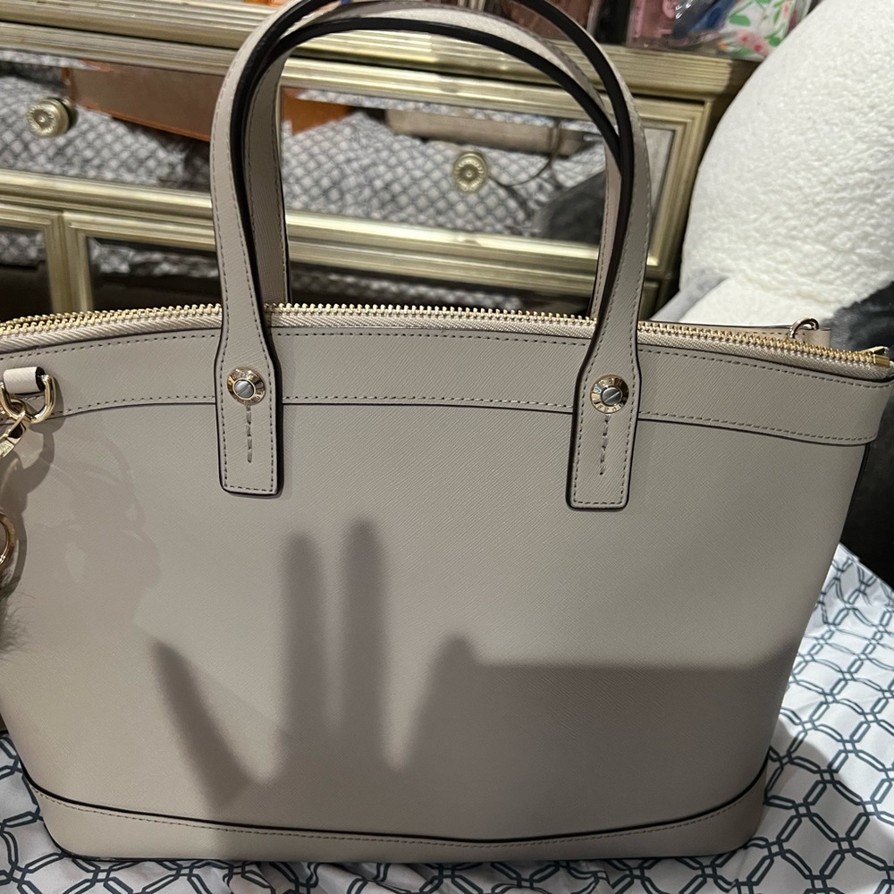 Henri Bendi bag with charm in excellent condition. very clean no stains no smell - Picture 2 of 16